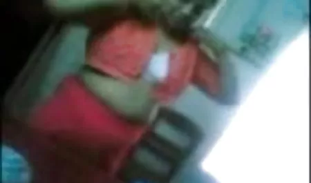 पति के ब्लू सेक्सी फिल्म देखने वाली साथ moans