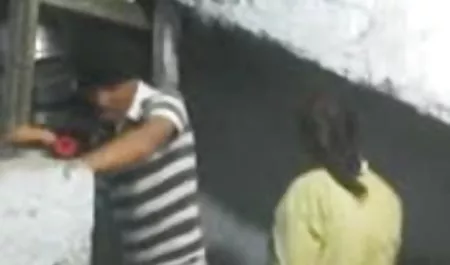 कैमरे पर बड़े जूते दिखा धीरे सेक्सी फिल्म भेजो वीडियो में कराह रही