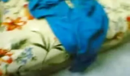 मुकाबला तत्परता के साथ, टेगल अपनी सेक्सी हिंदी में फिल्म जवानी का दरवाजा खटखटाया