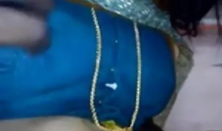 उसे बिल्ली ले जाने के बाथरूम ब्लू पिक्चर सेक्सी हिंदी में में स्कीनी स्तन