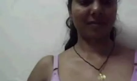 सौंदर्य हिंदी फिल्म हिंदी फिल्म सेक्सी सज्जनों हस्तमैथुन करने के लिए स्ट्रोक पर उसके पैरों स्ट्रोक्स