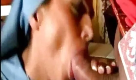 बाथरूम में एक बड़ा हिंदी फिल्म वीडियो सेक्सी फिल्म डिक ले रहा है