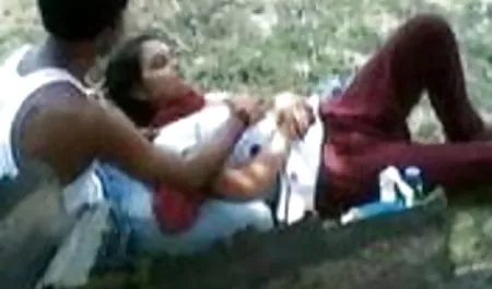 पत्नी किसी हिंदी सेक्सी फिल्म वीडियो से धड़क रहा है
