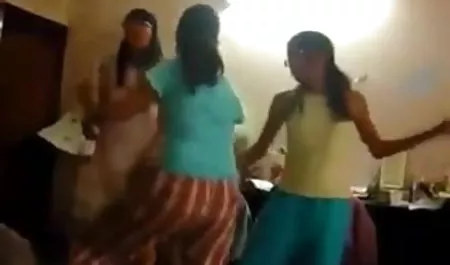 महिला समलैंगिकों को हिंदी में सेक्सी वीडियो फिल्म कमबख्त करने के लिए निविदा पिटाई से जाना