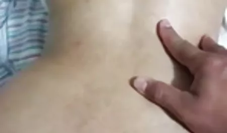 गोरा हिन्दी सेक्सी मूवी सुंदरता ग्रेड के साथ सोता है
