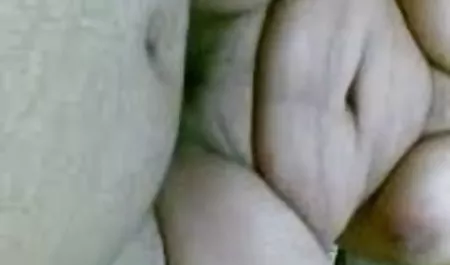 एक सेक्सी वीडियो फिल्म हिंदी 20 वर्षीय के साथ एक पचास वर्षीय वेश्या बिस्तर में है