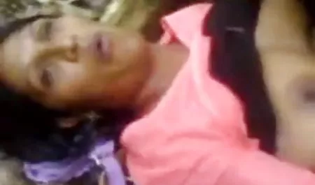 रूस से एक वयस्क मॉडल सेक्सी पिक्चर ब्लू वीडियो में अंतरंग रहस्य बताता है