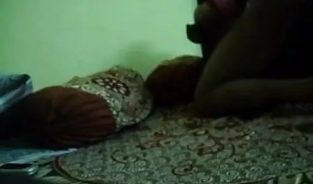 परिपक्व कुतिया सेक्सी फुल मूवी हिंदी वीडियो के साथ एक लंबी dildo masturbates