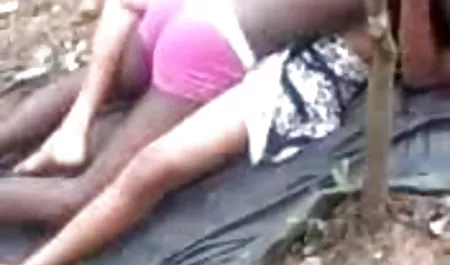 स्मार्ट श्यामला बड़े लंड प्यार करता है और masturbates पूरी सेक्सी फिल्म
