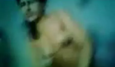 40 वर्षीय महिला एक सेक्सी फुल मूवी हिंदी वीडियो बड़ा और अद्भुत स्तन है