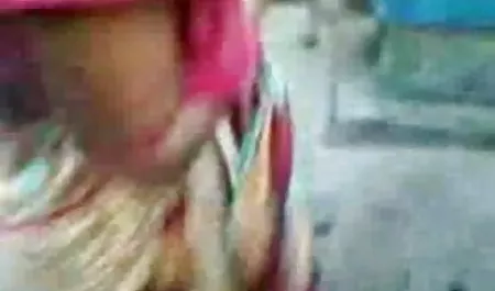 गर्म पानी के दबाव की मदद पिक्चर वीडियो में सेक्सी से बाथरूम में बैठे समाप्त हो गया