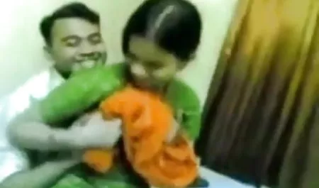 कमबख्त खिलौनों के साथ छेदा एशियाई गोरा हिंदी हिंदी फिल्म सेक्सी