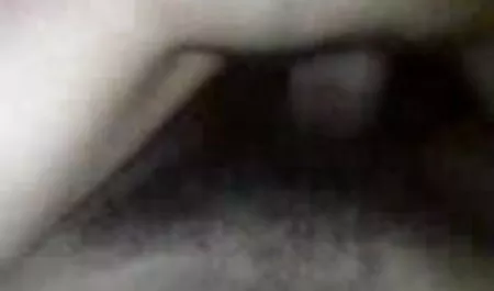 मोहक गंदा अपस्कर्ट उसे गुदा सेक्स वीडियो फिल्म सेक्सी हिंदी में देता है