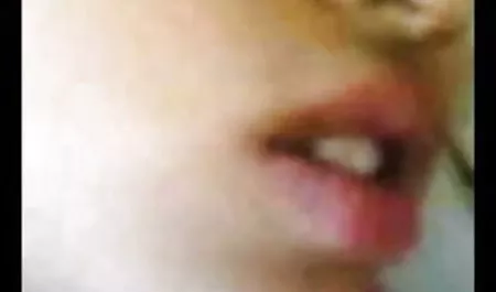 सौंदर्य इंडियन मूवी सेक्सी जीभ