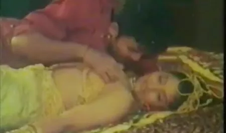 सदस्य लड़की के स्थान पर रखा गया है ब्लू फिल्म हिंदी में सेक्सी