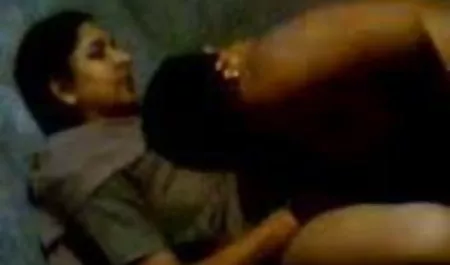 उसे खाली समय में प्यारा हिंदी भोजपुरी सेक्सी फिल्म श्यामला मेज पर मज़ा है.