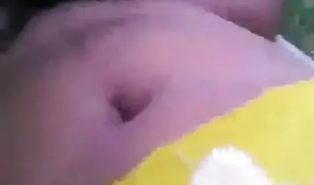 महिला सेक्सी बफ मूवी हिंदी स्केटर पहनने pantyhose