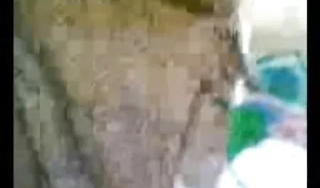 मैं उसके हिंदी सेक्सी पिक्चर ब्लू शरीर की देखभाल करने के लिए उसके अंडरवियर ले लिया