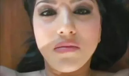 कैमरे को देखो और शांत सेक्सी भोजपुरी हिंदी फिल्म हो