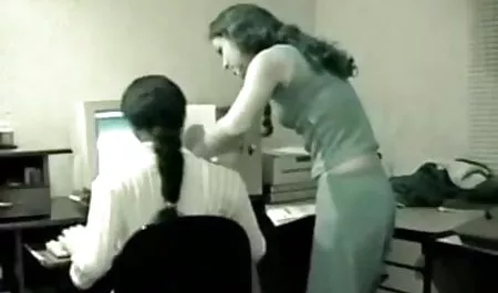 वह masturbates हिंदी सेक्सी मूवी दिखाओ के साथ उसके पति