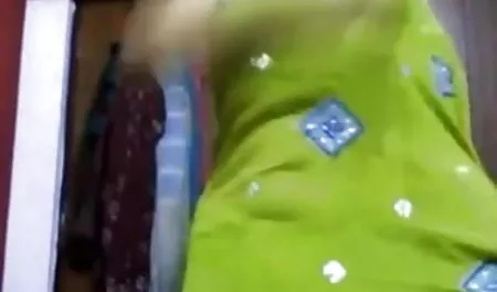 मालिक उसकी हिंदी सेक्सी पिक्चर ब्लू वासना को शांत करने के लिए सिंड्रेला मजबूर करता है