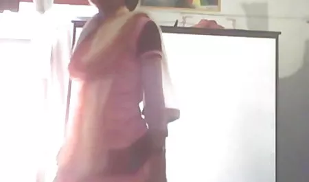 व्यक्ति सेक्स फुल मूवी वीडियो में सेक्सी के लिए युवा माँ घर लाया