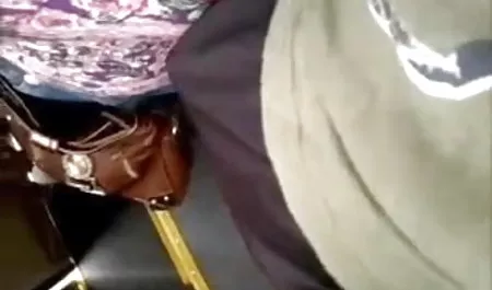 वीडियो पूल में एक छिपे हुए कैमरे के सेक्सी फिल्म बॉलीवुड