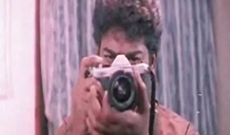 कैमरे ब्लू पिक्चर हिंदी में सेक्सी हिंदी में के सामने झील के पास डूब