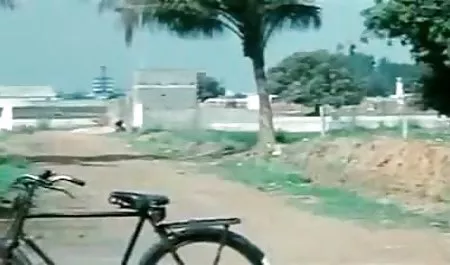 एक छोटे किसान एक नंगी फिल्म दिखाओ सेक्सी लड़की से शादी की और मौसम से दूर चला गया