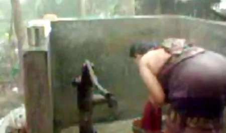 बॉन्ड धमाके, 48, एक अनुभवी महिला है bf सेक्सी मूवी हिंदी
