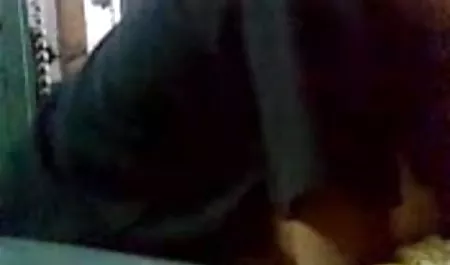 एक आकर्षक व्यक्तित्व के साथ एक लड़की उस्तरा बीच सेक्सी पिक्चर हिंदी पिक्चर फिल्म में आता है