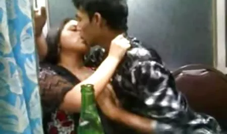 मैं एक समलैंगिक के गुदा भाग पर एक हिंदी इंग्लिश सेक्स पिक्चर कंधे संभाल डाल