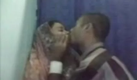 रसोई घर में पतली श्यामला सेक्सी फिल्म हिंदी फिल्म के साथ सेक्स