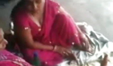 सींग का बना हुआ साथी के सामने व्यापक सेक्स फिल्म सेक्स पैर डालता है