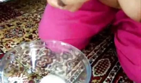 रसोई फुल सेक्सी फिल्में हिंदी घर के लिए एक युवा रूसी पकड़