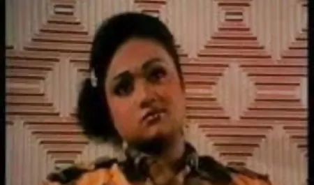 मोहक, लंपट और सींग का बना हुआ पाकिस्तानी सेक्सी फिल्म हिंदी में गुड़िया