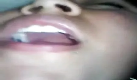 वह एक 69 ब्लू सेक्सी सेक्सी पिक्चर वर्षीय लड़की बनाता है पहली बार, वह साफ