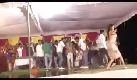 अपने प्रेमी के हिंदी पिक्चर सेक्सी मूवी लिए गेंद घुमाओ