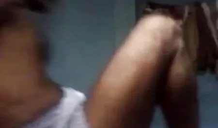 पहली जीभ देता सेक्स हिंदी पिक्चर है और शीर्ष पर बैठता है