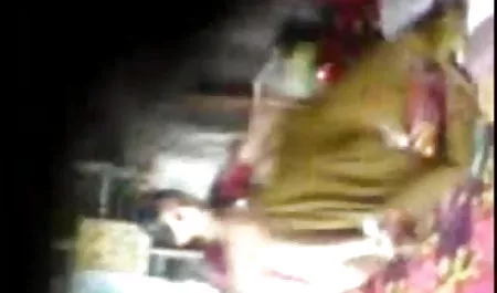 वह उसे बिल्ली लात और उसके पैर चाटना करने के लिए प्यार फिल्म सेक्सी हिंदी वीडियो करता है