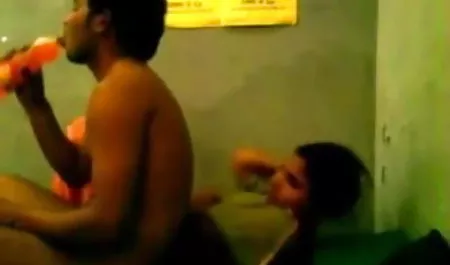 रसोई घर में एक सस्ती पुरुष छात्र कुत्ते हिंदी वीडियो सेक्सी मूवी भेजा