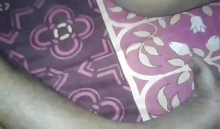 श्यामला pantyhose में पुरुषों सेक्सी हिंदी वीडियो फिल्म seduces