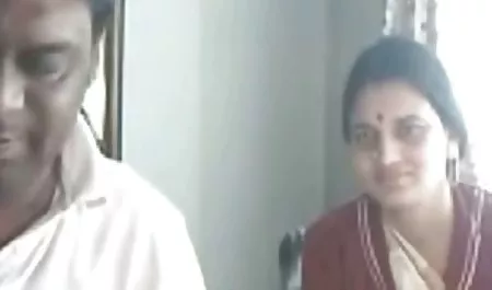 विनम्र पत्नी कॉलर सेक्सी पिक्चर वीडियो सेक्सी वीडियो में मुर्गा खाती है