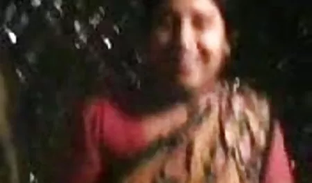 एक नरम हिंदी ब्लू फिल्म देसी कोड़ा के बाद, वह सिंड्रेला खाने के लिए कहा