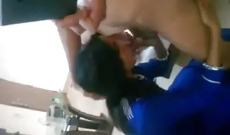 कामुक सेक्सी फिल्मी लड़की कमबख्त कोट