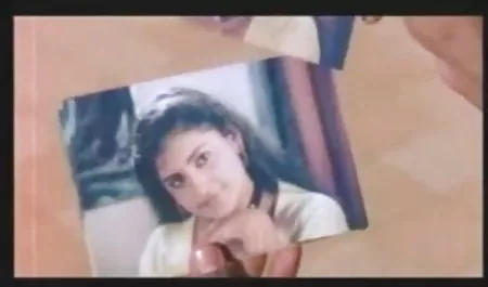 वह सिर्फ मोज़ा में और एक वेश्या की नग्न बिल्ली के साथ खुल सेक्सी हिंदी वीडियो फिल्म