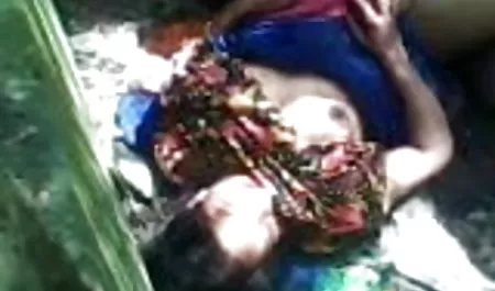 सोफे सेक्स फिल्म भेजें के ऊपर से सोफे के पेचदार लड़की बाहर खींच