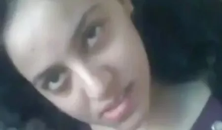 छिपे हुए कैमरे ड्रेसिंग रूम में महिलाओं को नष्ट हिंदी फिल्म सेक्सी हिंदी में कर देता है