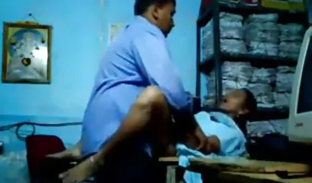 सौंदर्य शो के साथ नग्न सैक्सी हिन्दी फिल्म श्यामला