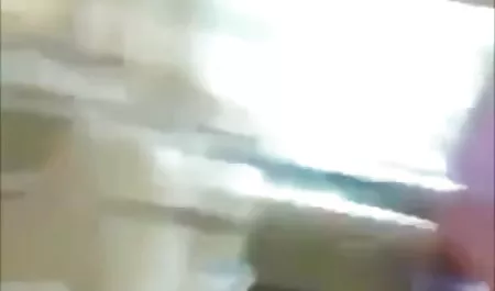 सोफी उसके बेटे के पैरों से एक मुस्कान आकर्षित हिंदी सेक्सी फिल्म ब्लू पिक्चर किया